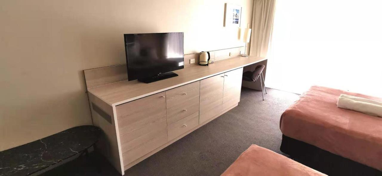 Studio 100 Meters From Beach At Surfers Paradise Hotel Gold Coast Eksteriør billede