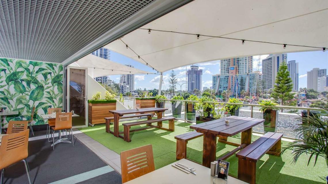 Studio 100 Meters From Beach At Surfers Paradise Hotel Gold Coast Eksteriør billede